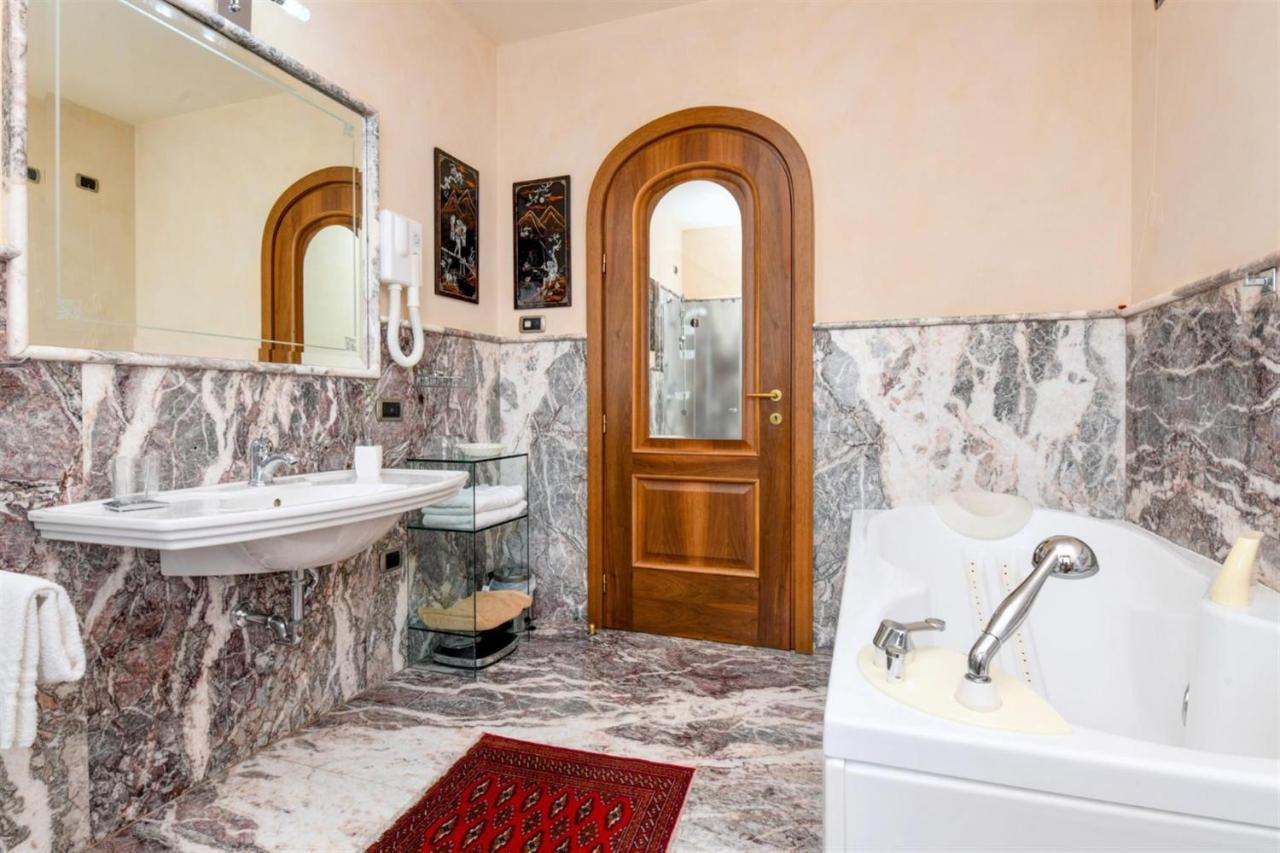 Private Luxury Villa With Pool Moniga del Garda Kültér fotó